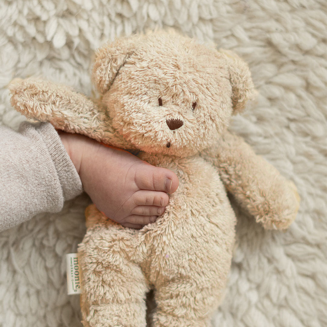 moonie sensorische knuffelbeer - sand - 21 cm