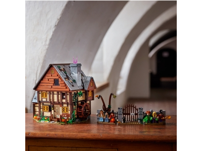 LEGO Disney Hocus Pocus: het huisje van de Sanderson-zussen (21341)