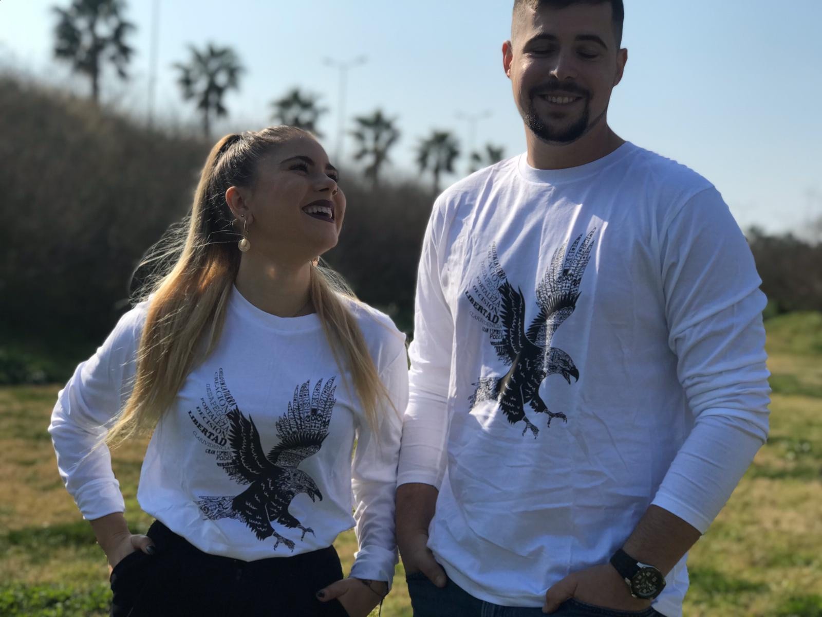 Camiseta unissex com águia na cor branca