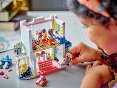 LEGO Kapsalon en accessoirewinkel (42662)