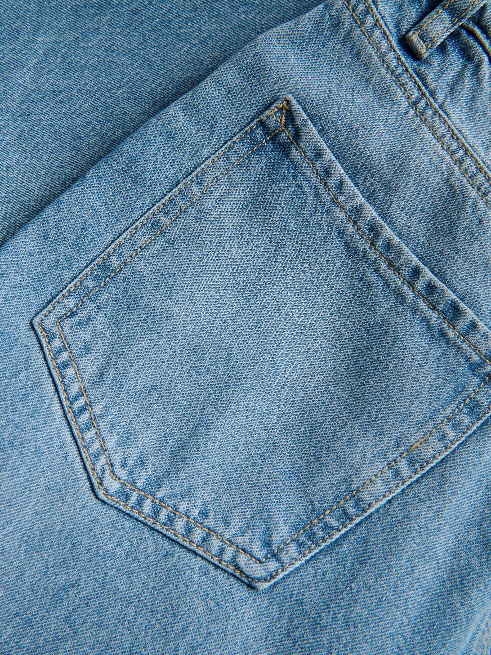 Jeans im Mom-Fit