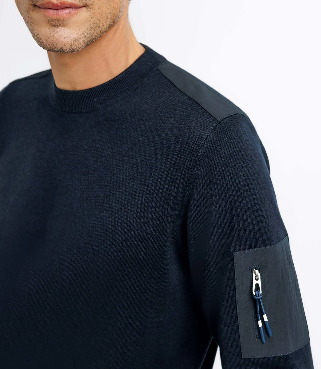 Pull col rond avec poche marine