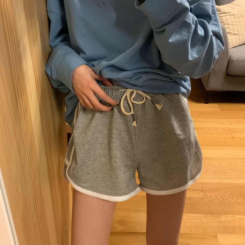 Monroll - Shorts met contrasterende afwerking