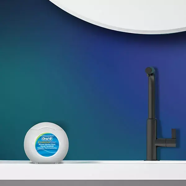 Fio dental Oral-B Essential Floss com mentol encerado, 50 m