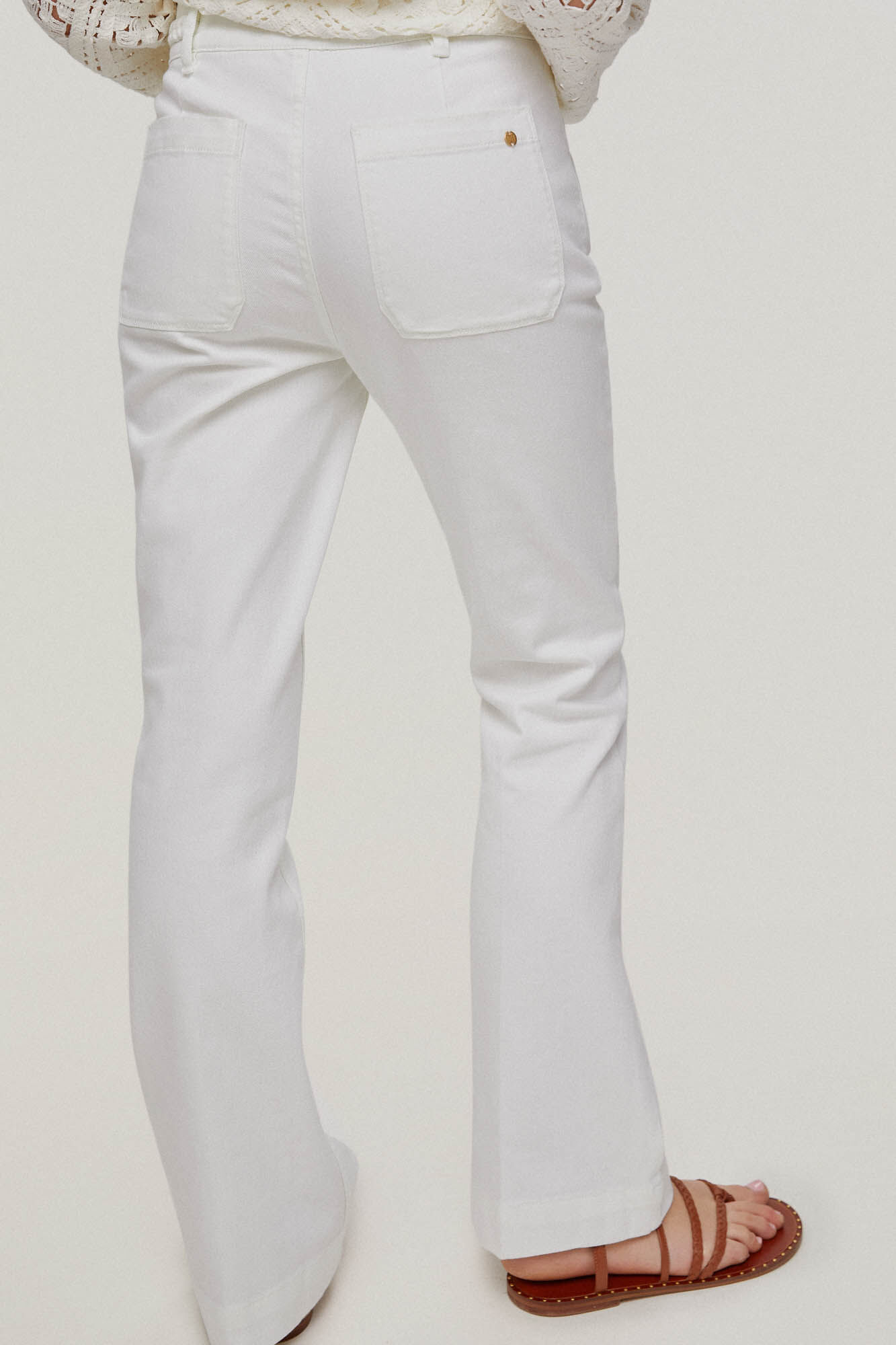 Calça jeans flare com tranças - Bege