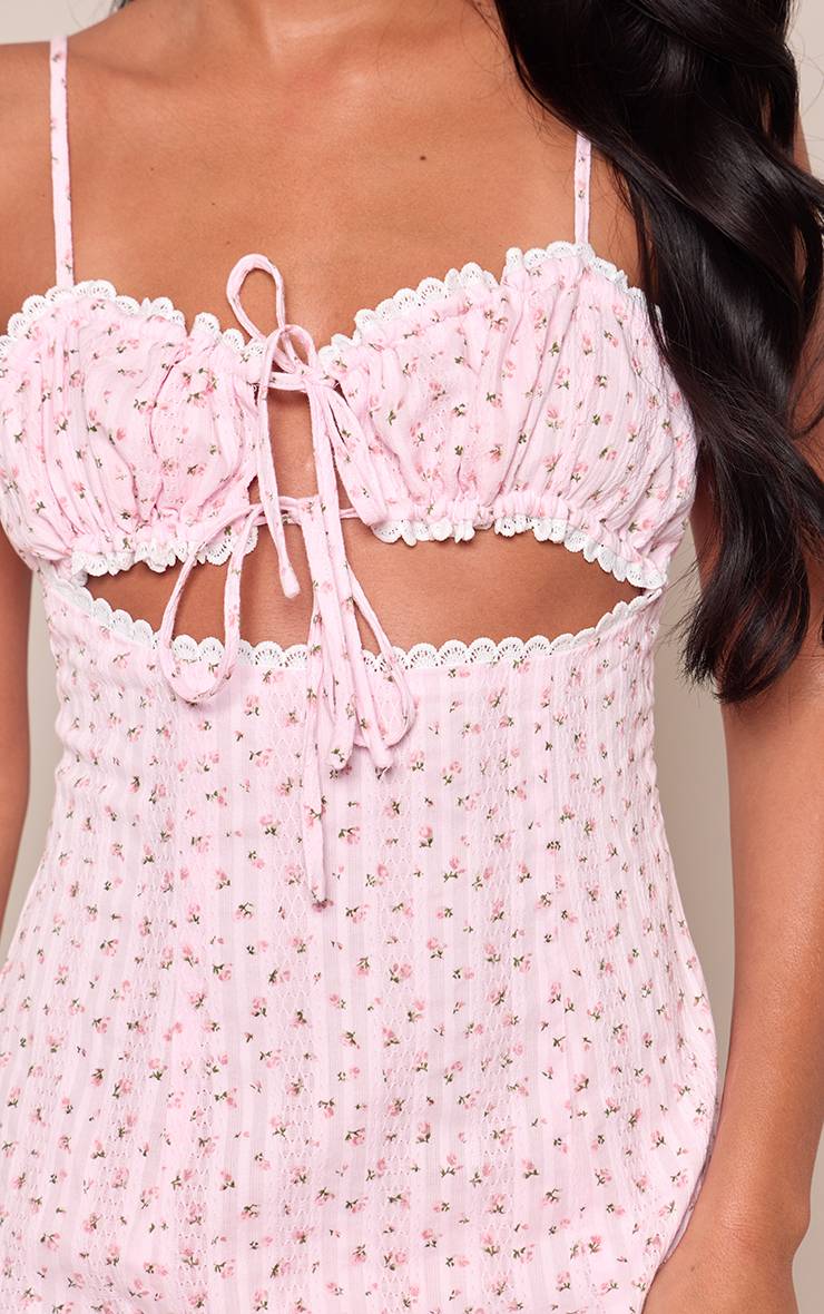 Rose Robe Courte Droite À Bretelles Avec Découpes Et Imprimé Fleuri