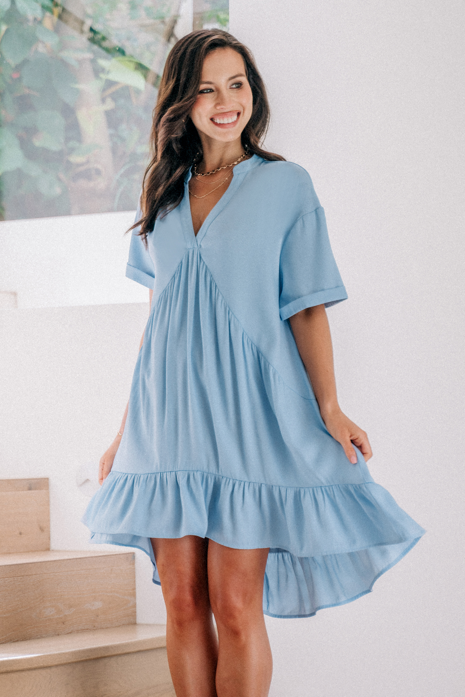 Robe mini avec ourlet à volants et épaules tombantes bleu clair