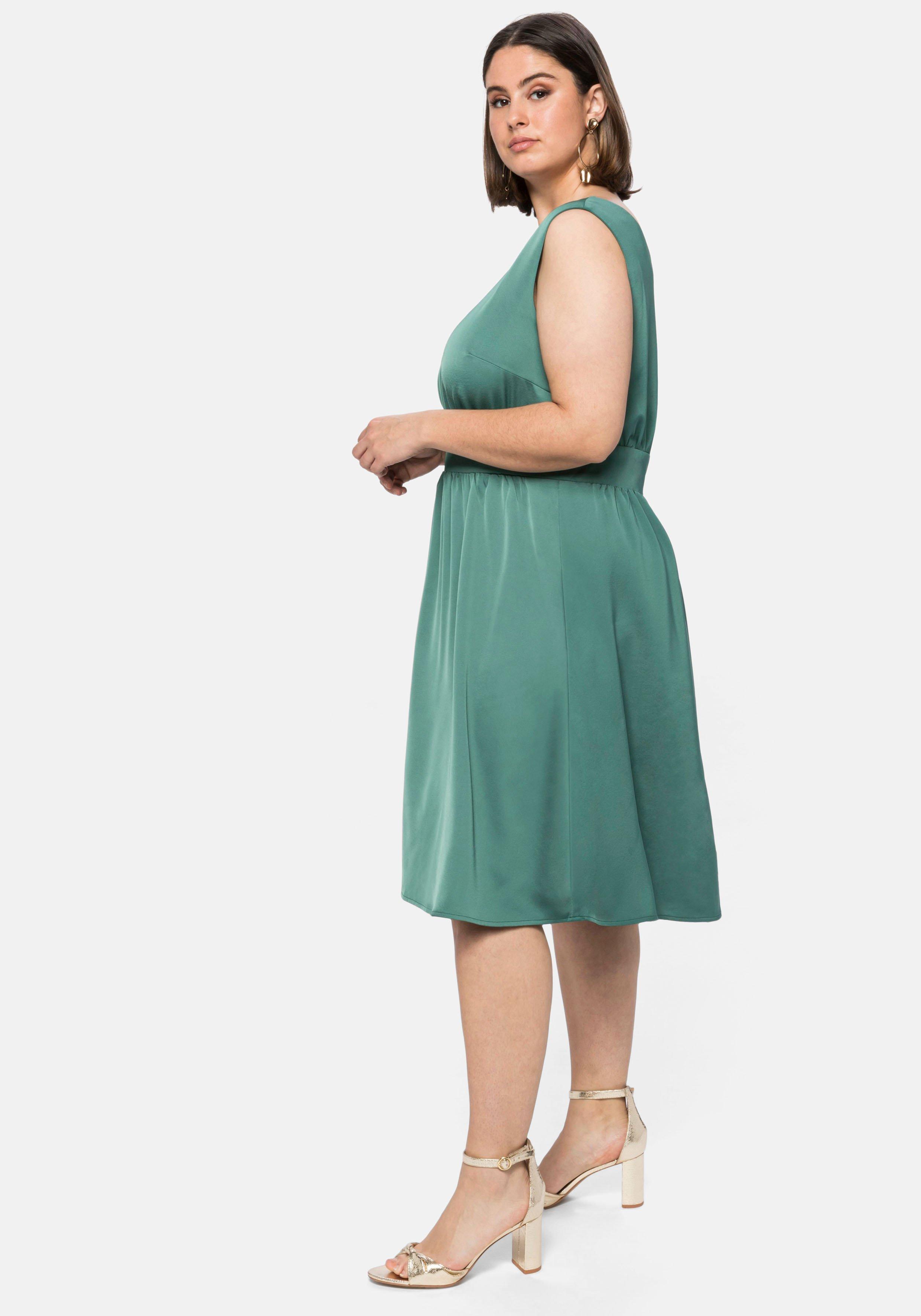 Cocktailkleid mit tiefem Ausschnitt hinten