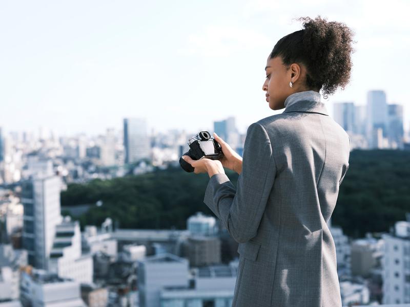 Fujifilm Fotokamera X-T5 Kit XF 16-50mm Silber Spiegellose Systemkamera mit 40.2 Megapixel-Sensor und integriertem Fünf-Achsen-Bildstabilisator inkl. Objektiv