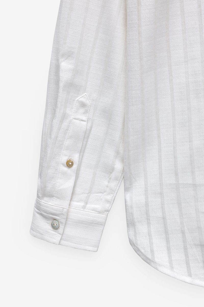 CAMISA COM RISCAS DE FANTASIA