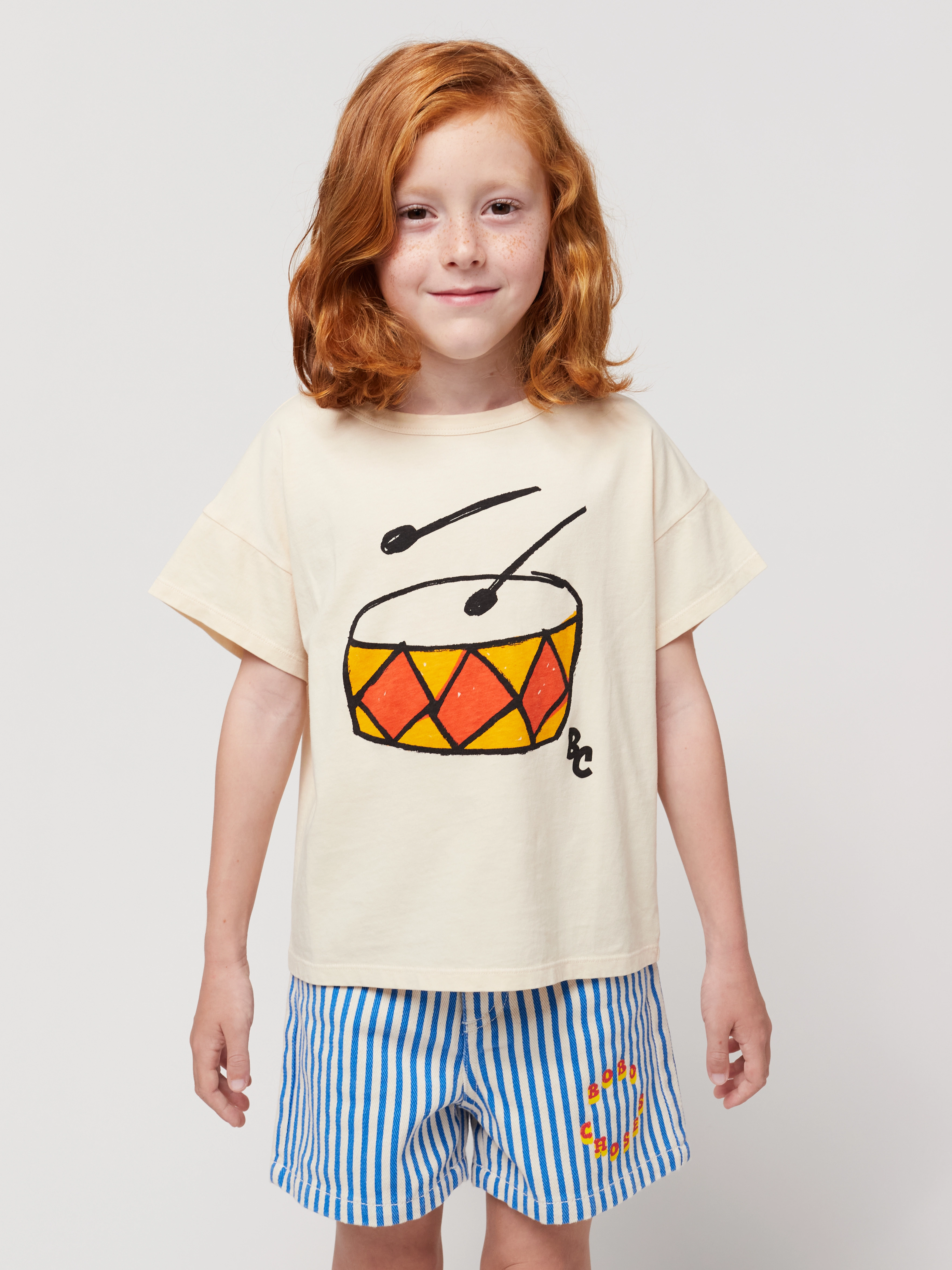 T-Shirt PLAY THE DRUM in offwhite