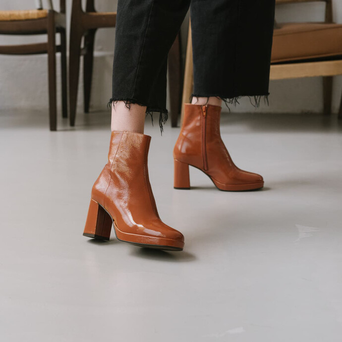 Bottines à talons  en cuir vernis orange