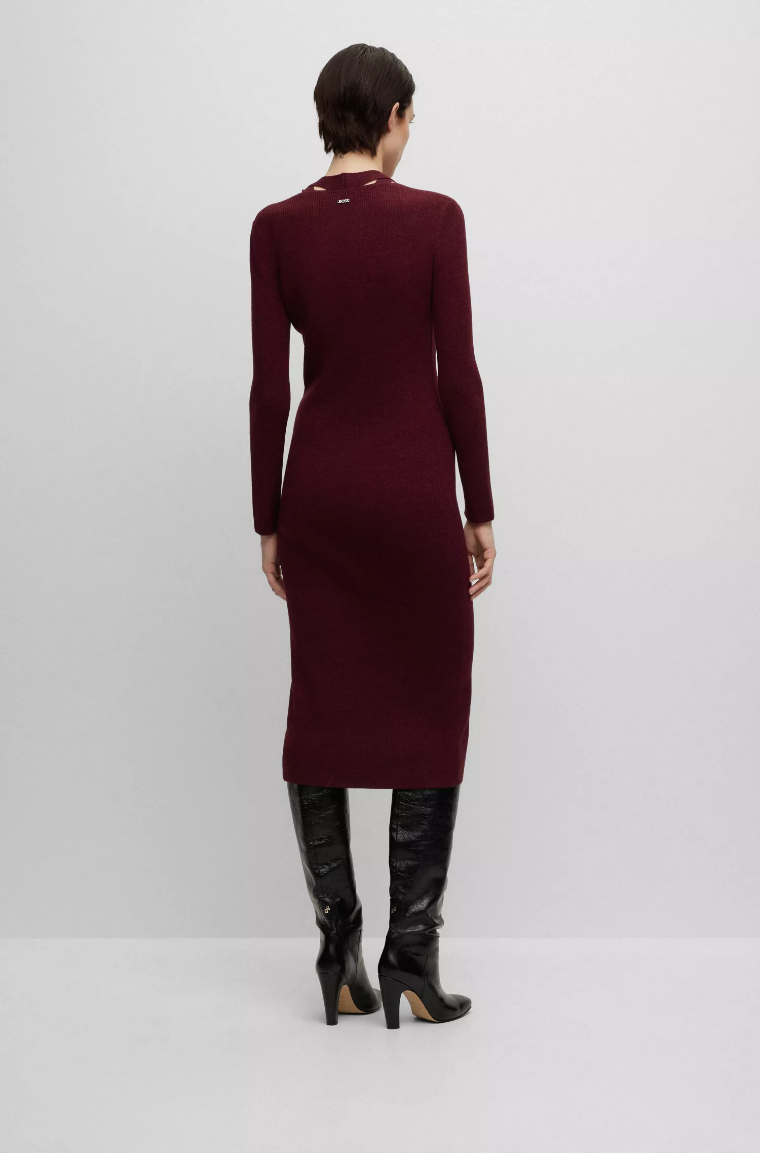 Vestido preto de manga comprida da BOSS em tecido elástico metalizado.