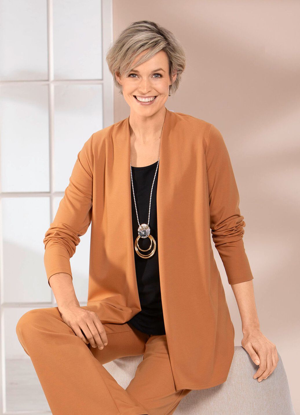 Shirtjacke in verschlussloser Form in 4 Farben