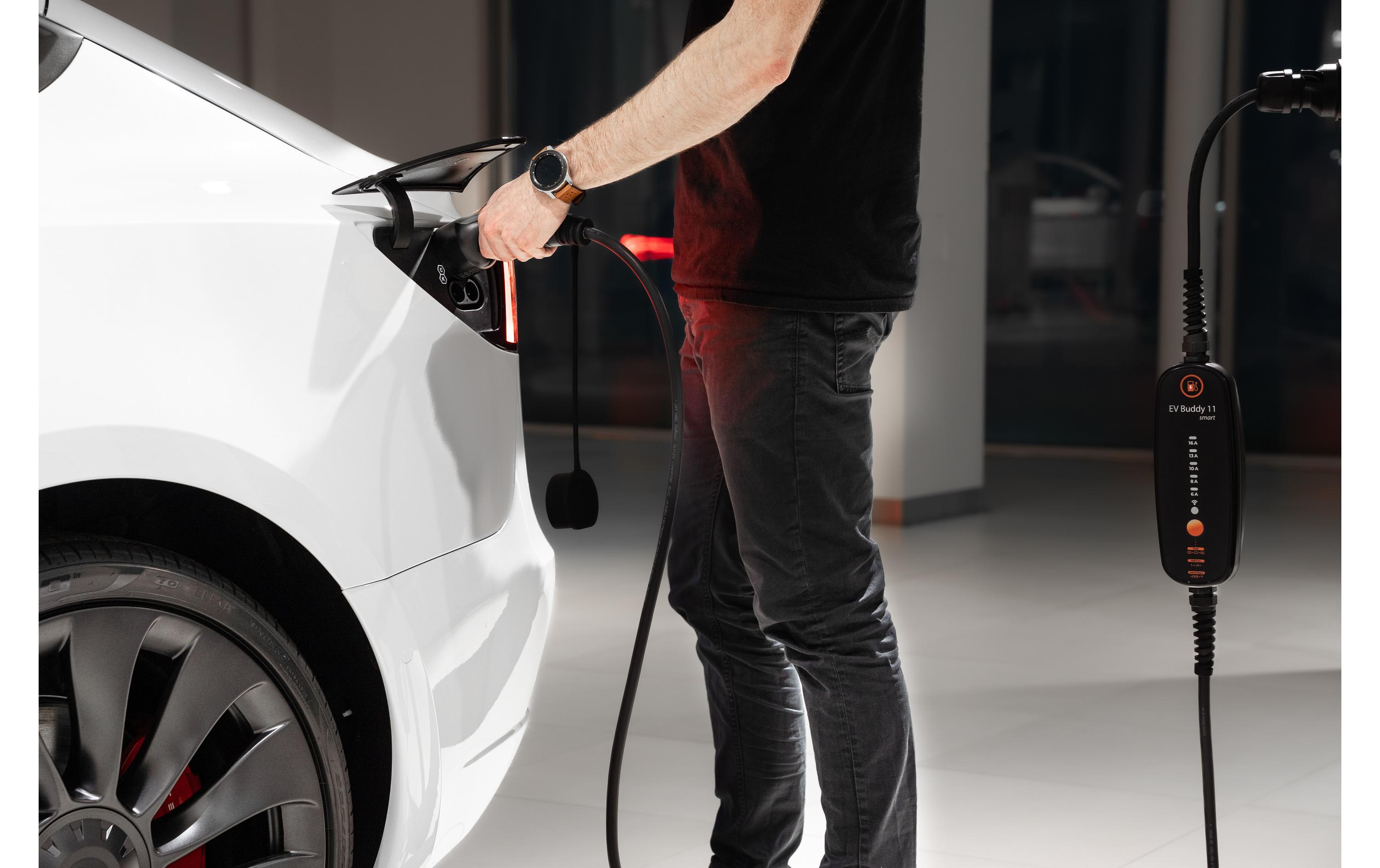 Mobiler Lader EV Buddy Smart – 11 kW 10 m Typ 2<br>Intelligentes, mobiles Ladegerät mit CEE16-5 Stecker und App-Steuerung