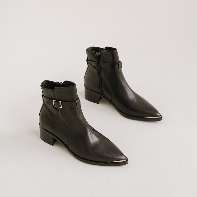 Boots à bouts pointus  en cuir noir