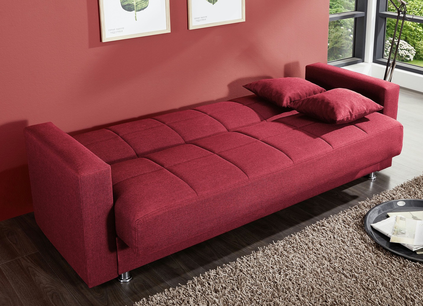 Klick-Klack-Sofa mit Dekokissen