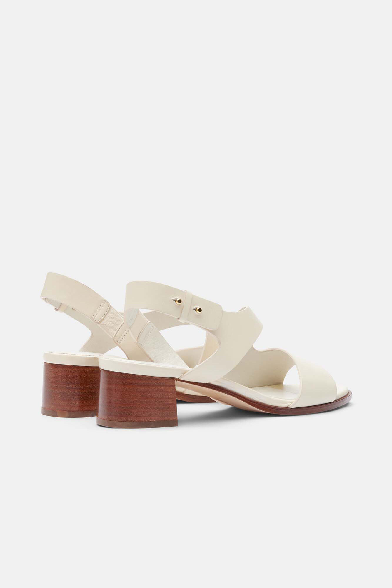 Sandálias lisas de couro bovino na cor off-white - Brancas