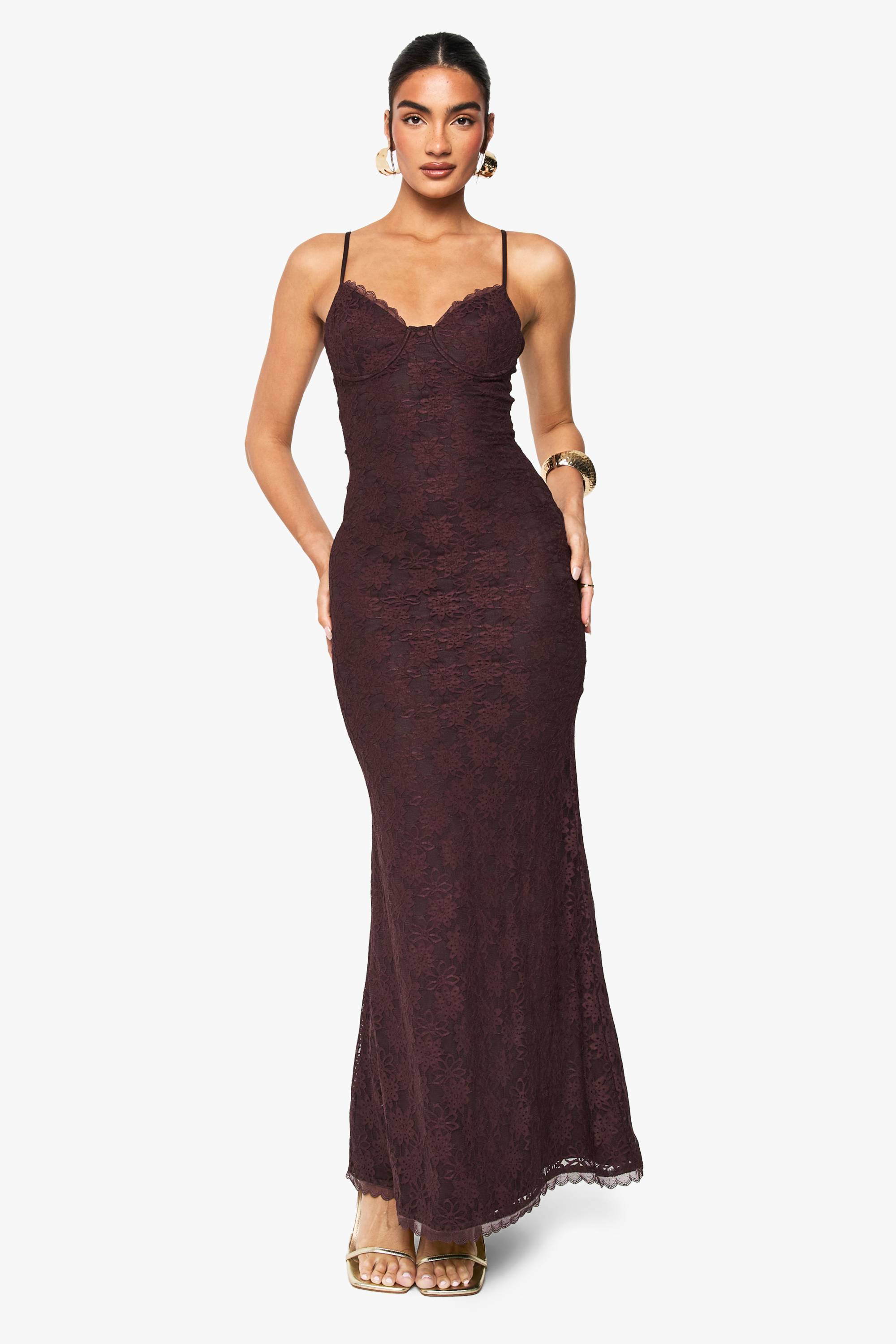 boohoo Robe Longue En Dentelle À Bretelles
