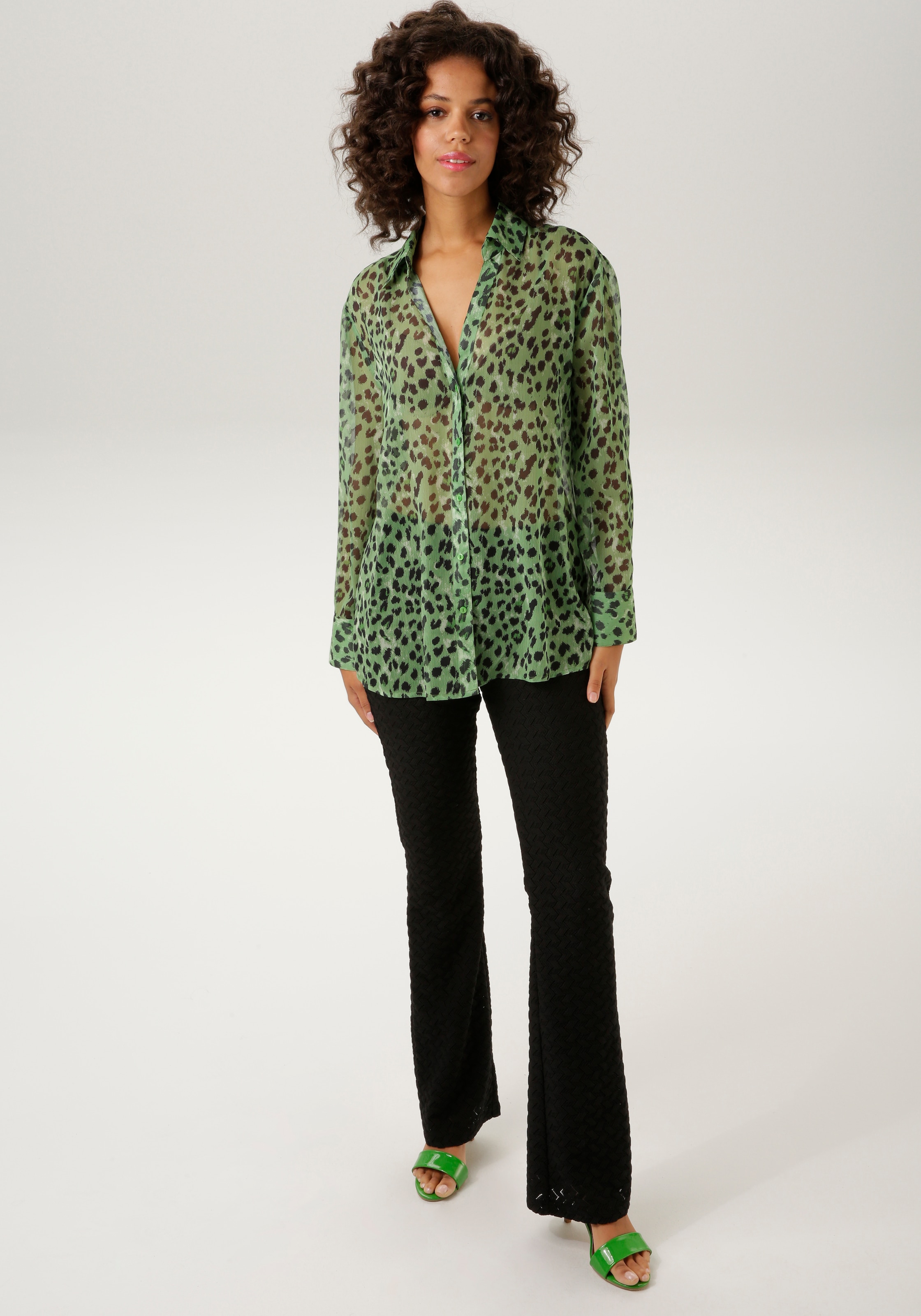 Aniston CASUAL Hemdbluse , mit trendfarbenem Animal-Print