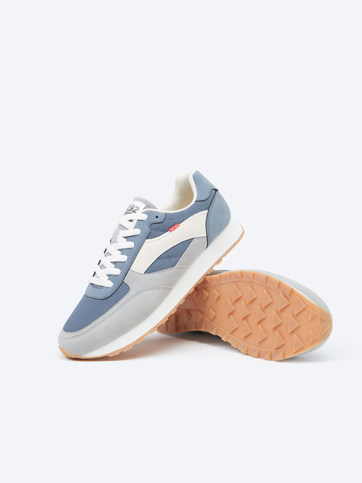Tênis esportivo combinado - Azul claro