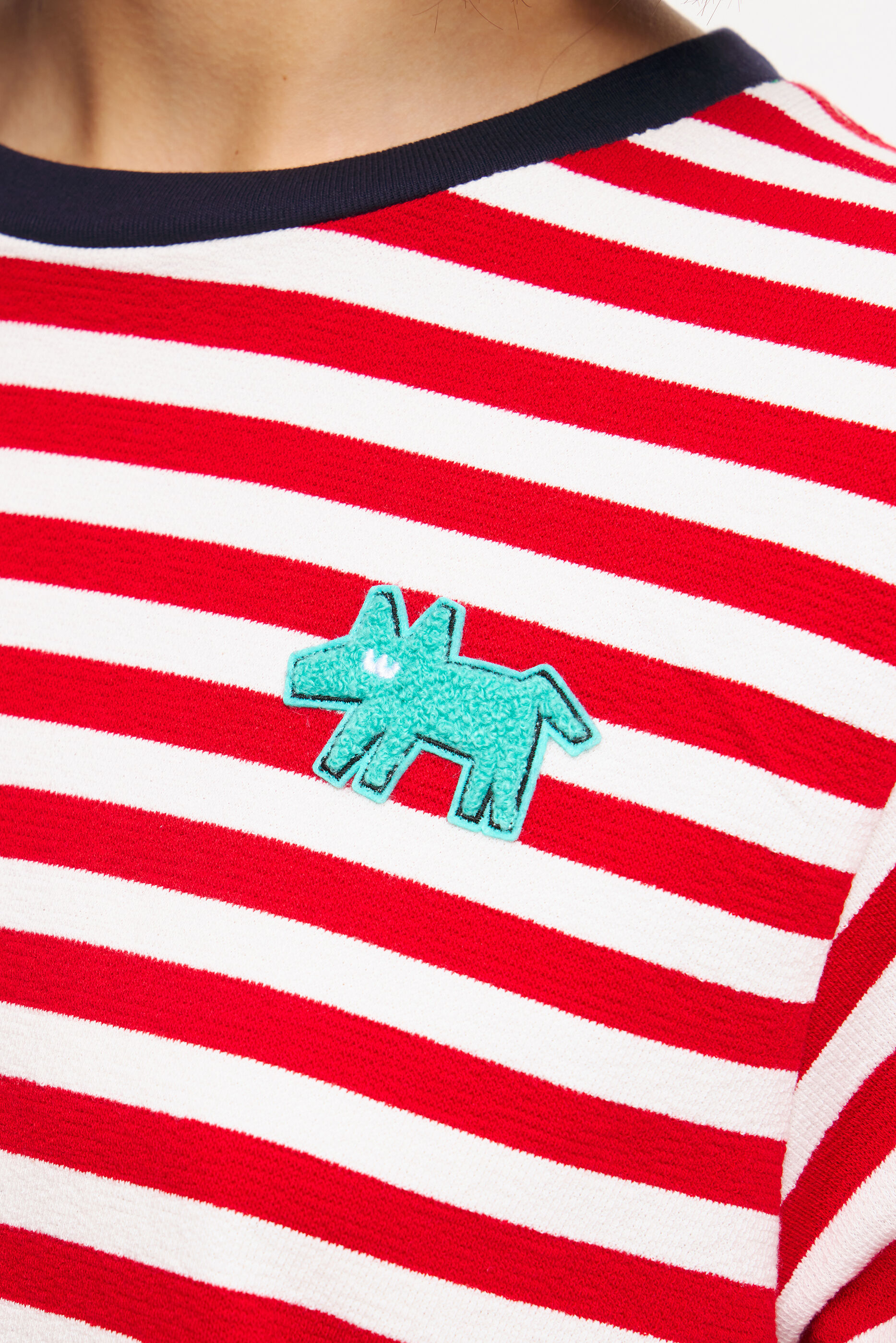 camiseta listrada vermelha para cachorro