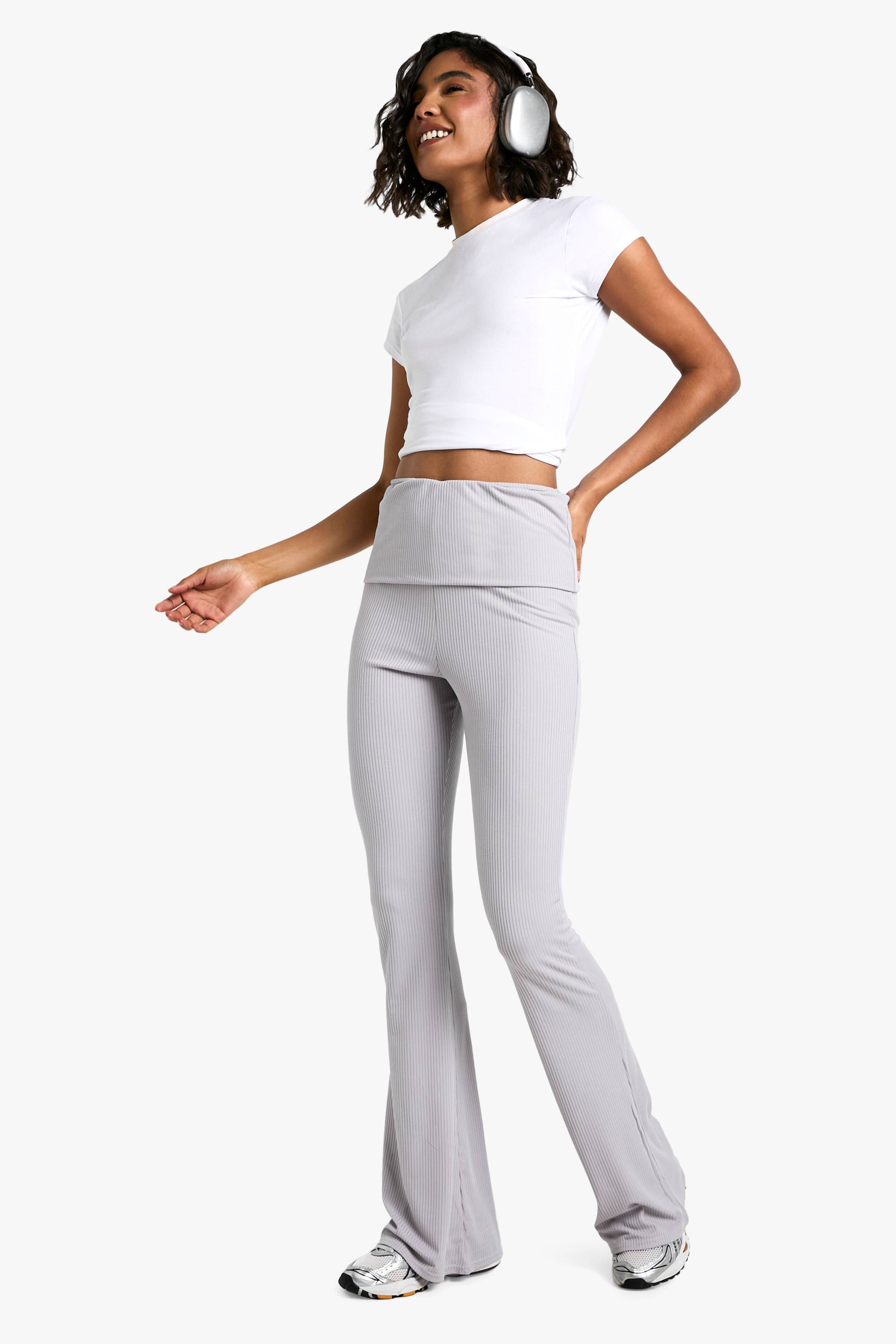 boohoo Pantalon évasé à taille haute avec pli, en jersey côtelé doux