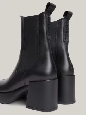 Botas Chelsea de couro com salto bloco grosso
