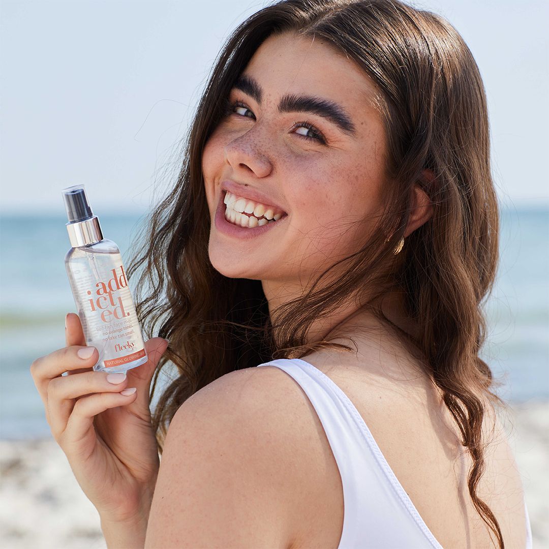 fleeky Self Tan Glowing Face Mist