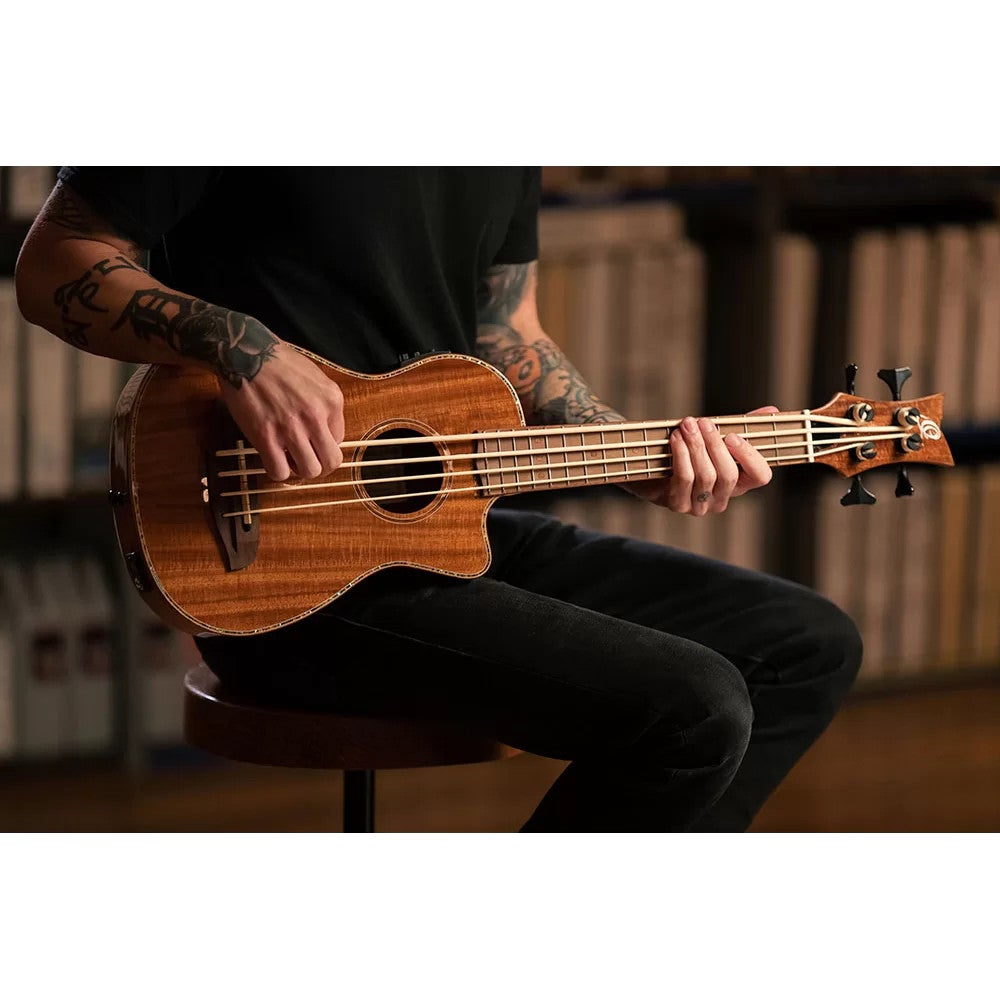 Ortega CAIMAN-BS-GB Lizard Series Short Scale Uke Bass Natural elektrisch-akoestische bas ukelele met gigbag