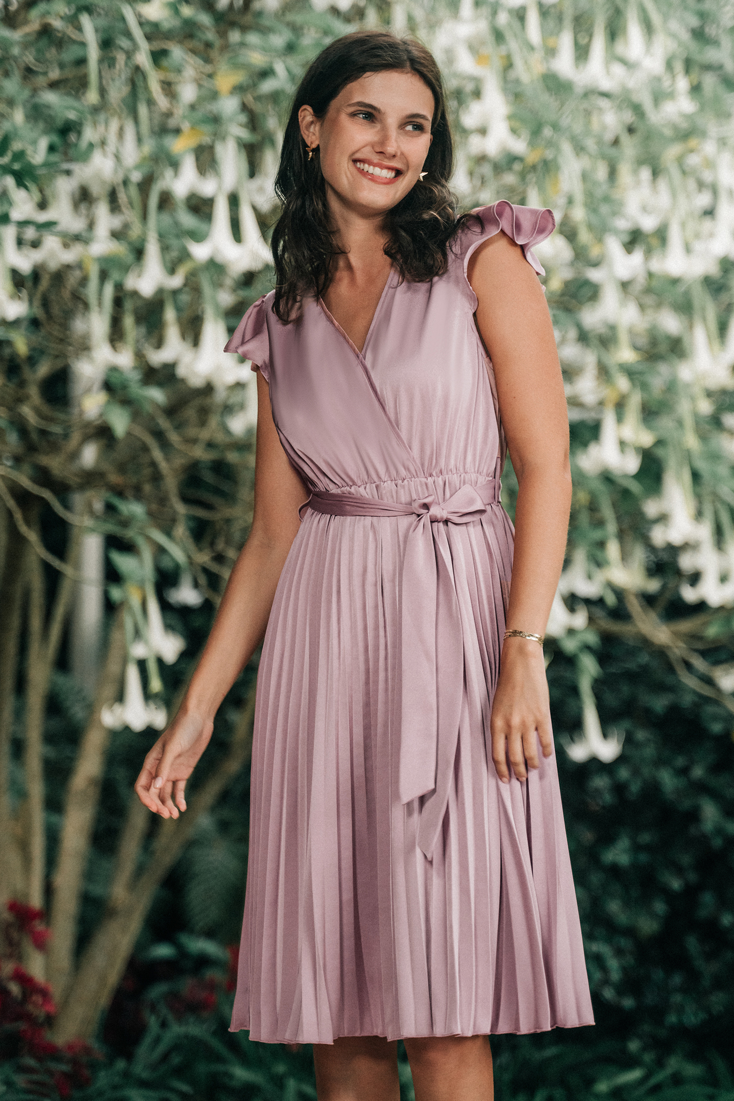 Robe plissée avec ceinture rose