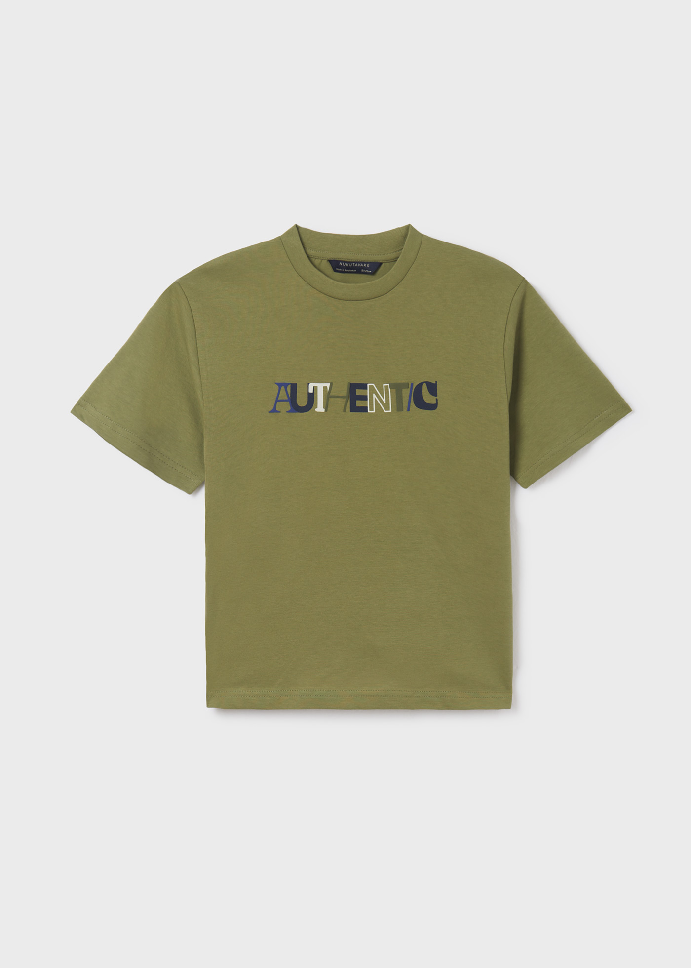 Camiseta infantil com estampa sustentável em algodão.