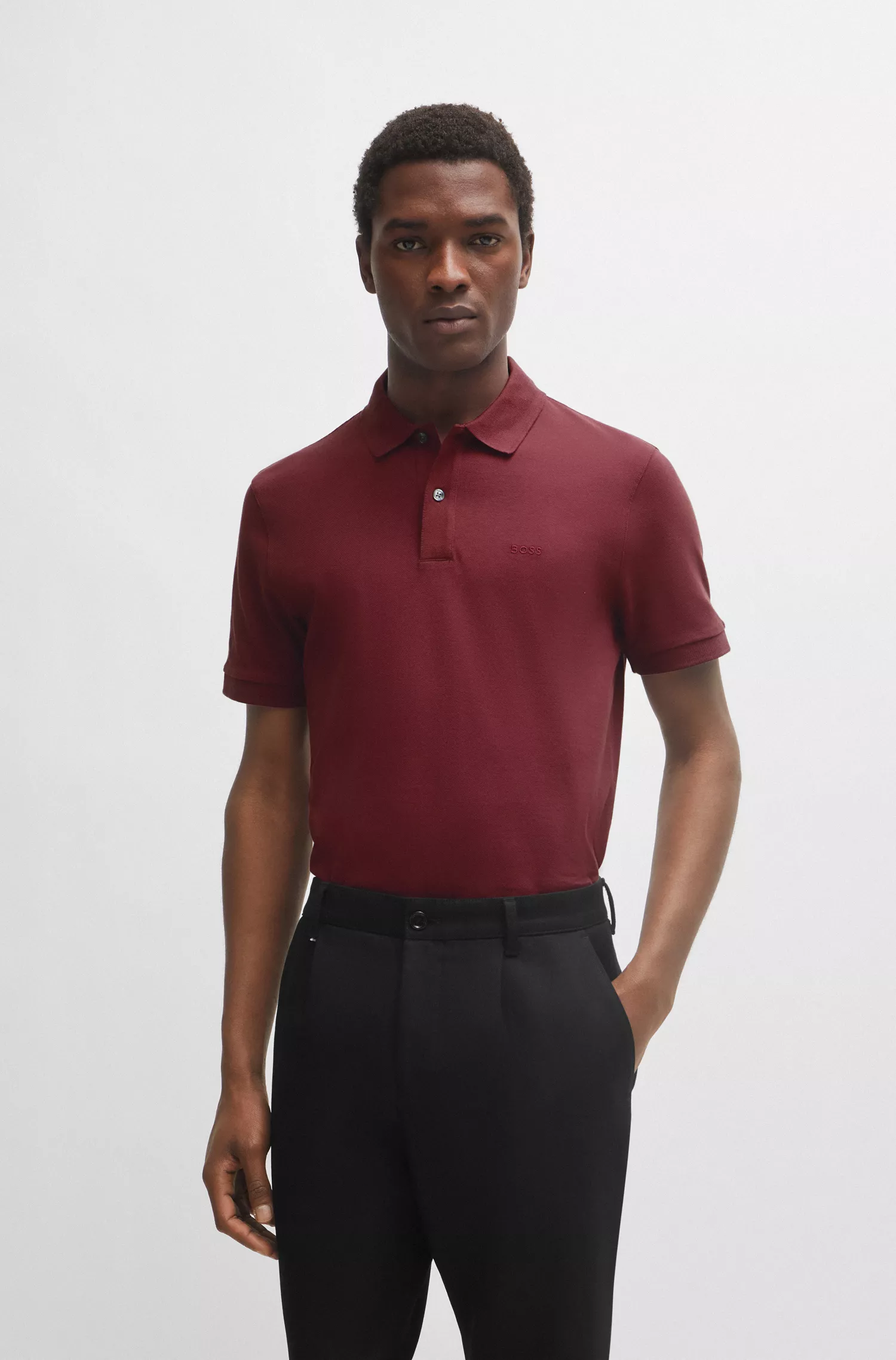 Camisa polo BOSS preta em algodão com logotipo bordado.
