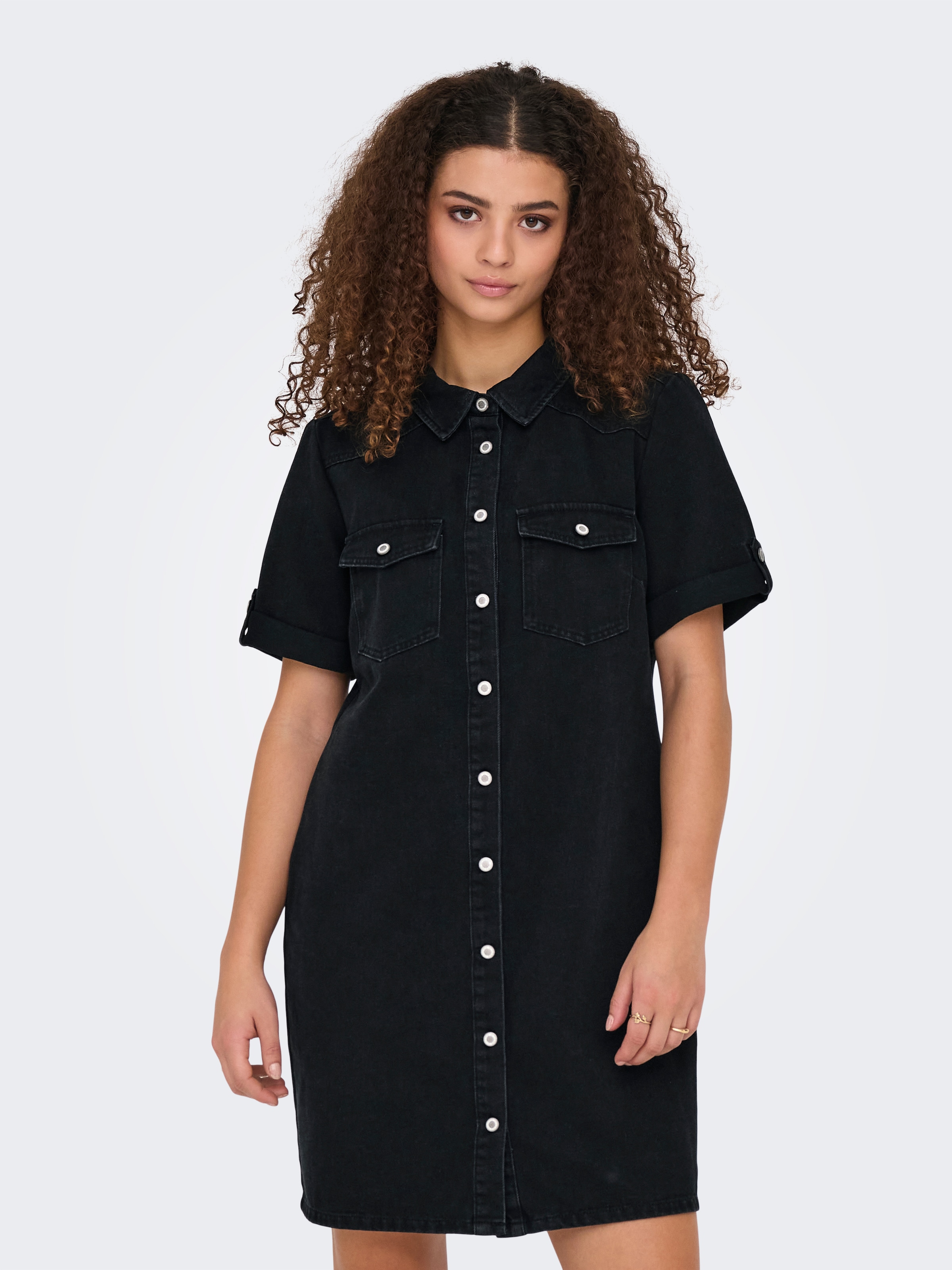 ONLY Jeanskleid »ONLLISA – Denimkleid mit Knopfleiste und Brusttaschen« Brusttaschen modisch, Denim, regular fit, Baumwollmischung, Hemdkragen