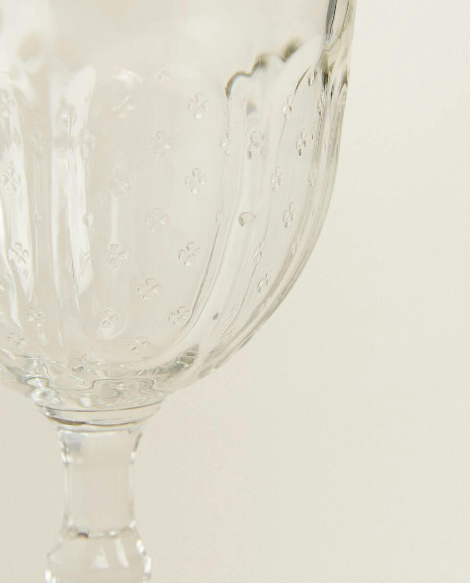 TAÇA DE VINHO COM DESIGN EM RELEVO