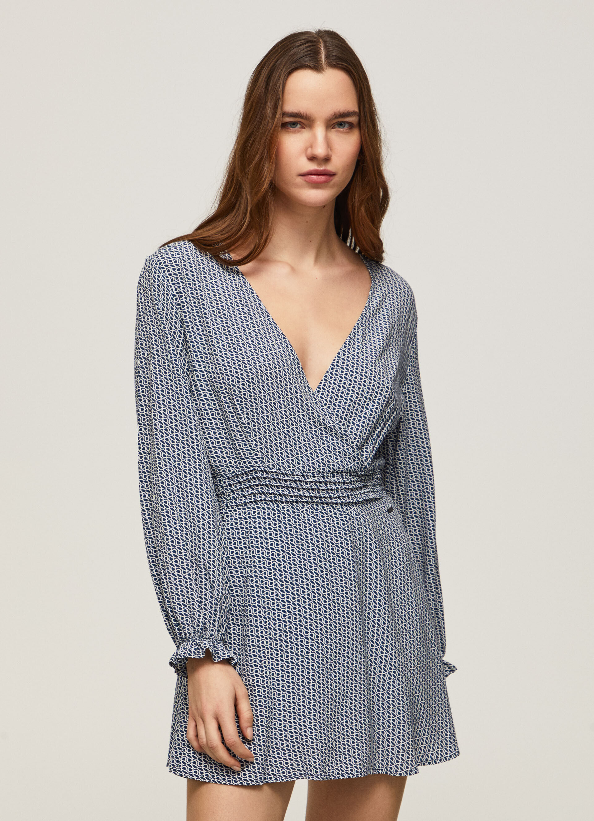 VESTIDO COM ESTAMPA DE LOGOTIPO - multicolorido