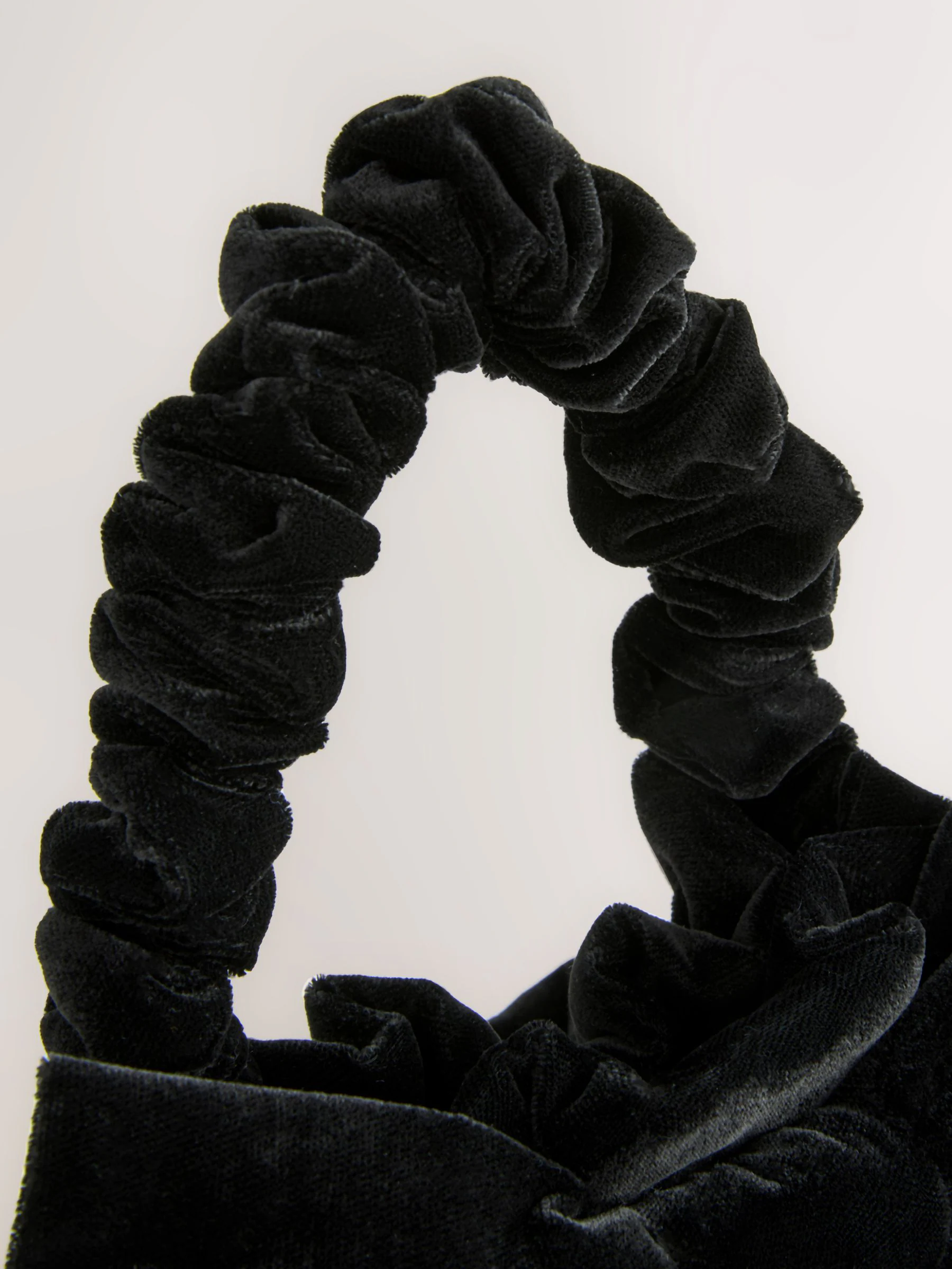 Zwart - Fluwelen handtas met strikdetail