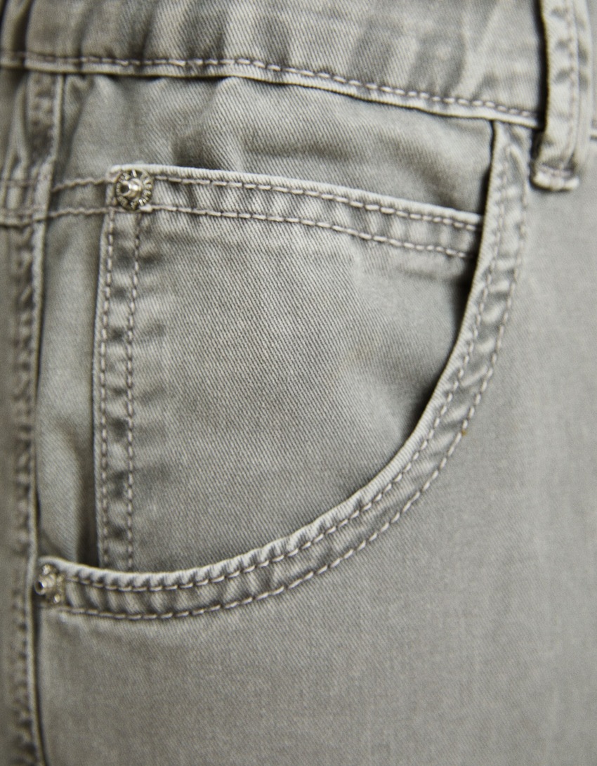 Calça jogger de algodão com cordão.