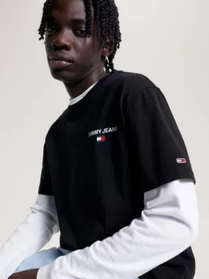 Camiseta clássica com logo nas costas