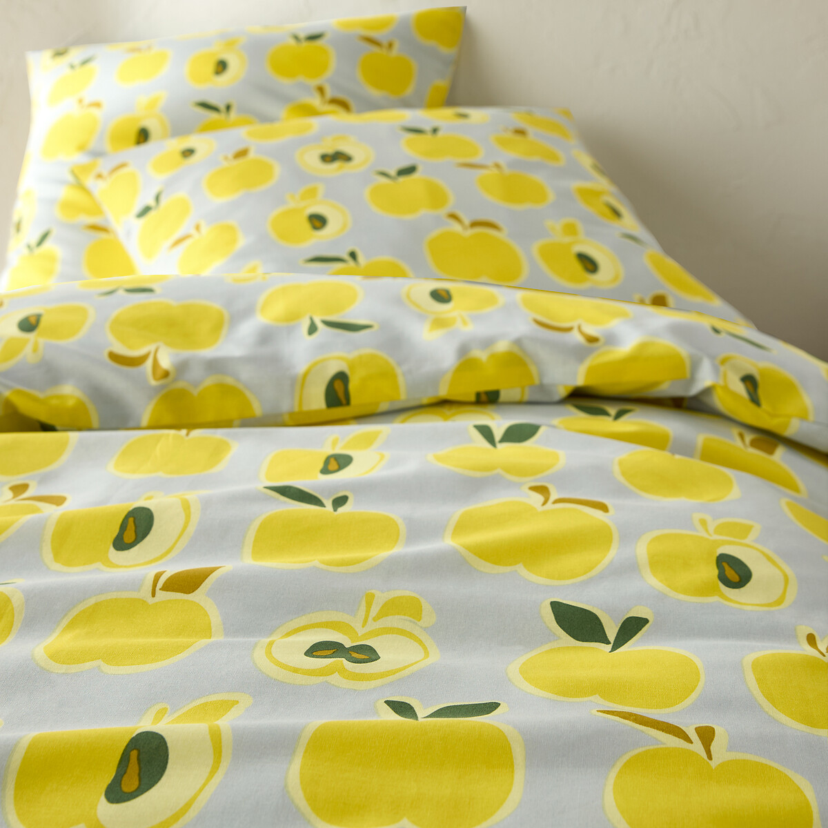 LA REDOUTE INTERIEURS<br>Conjunto de cama 50% algodão reciclado, fronha retangular. Estampa de maçã.