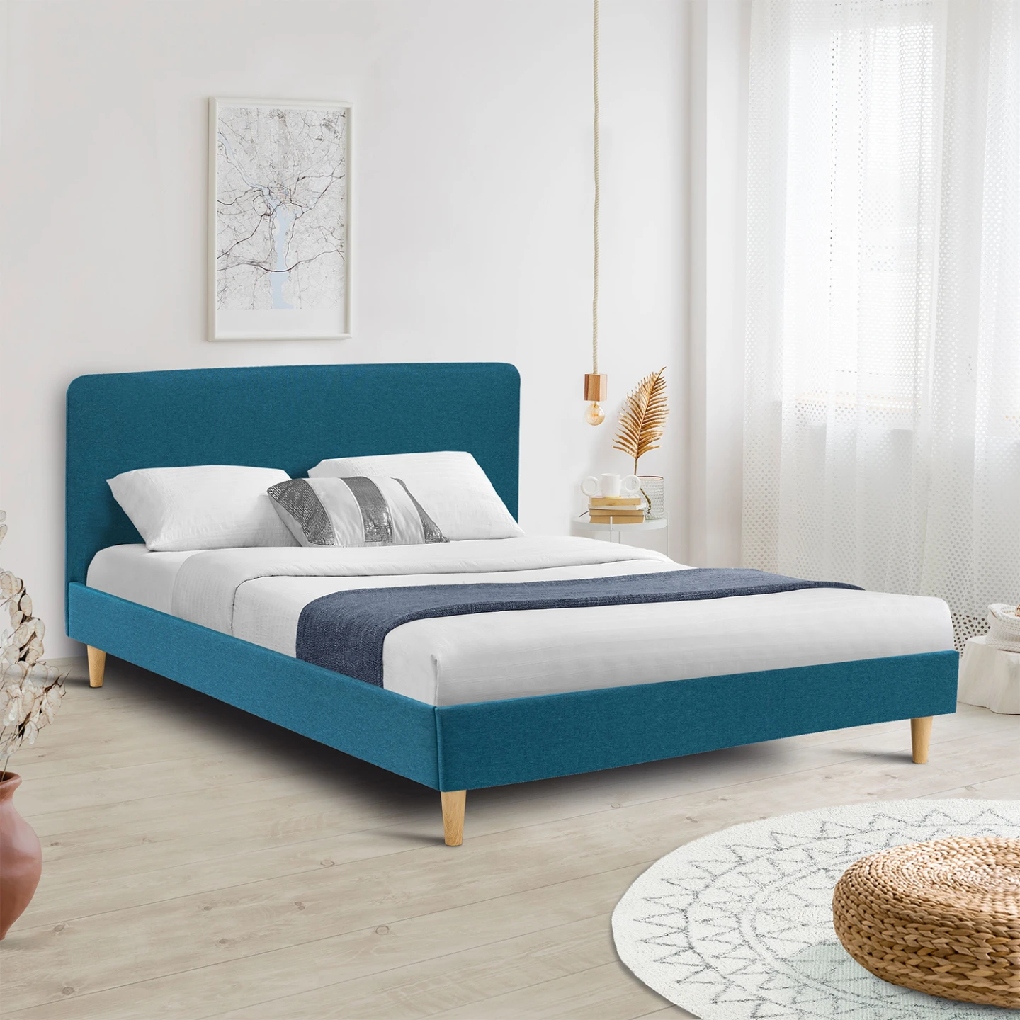 Lit double scandinave BALTA avec tête de lit et sommier 140 x 190 cm tissu bleu canard
