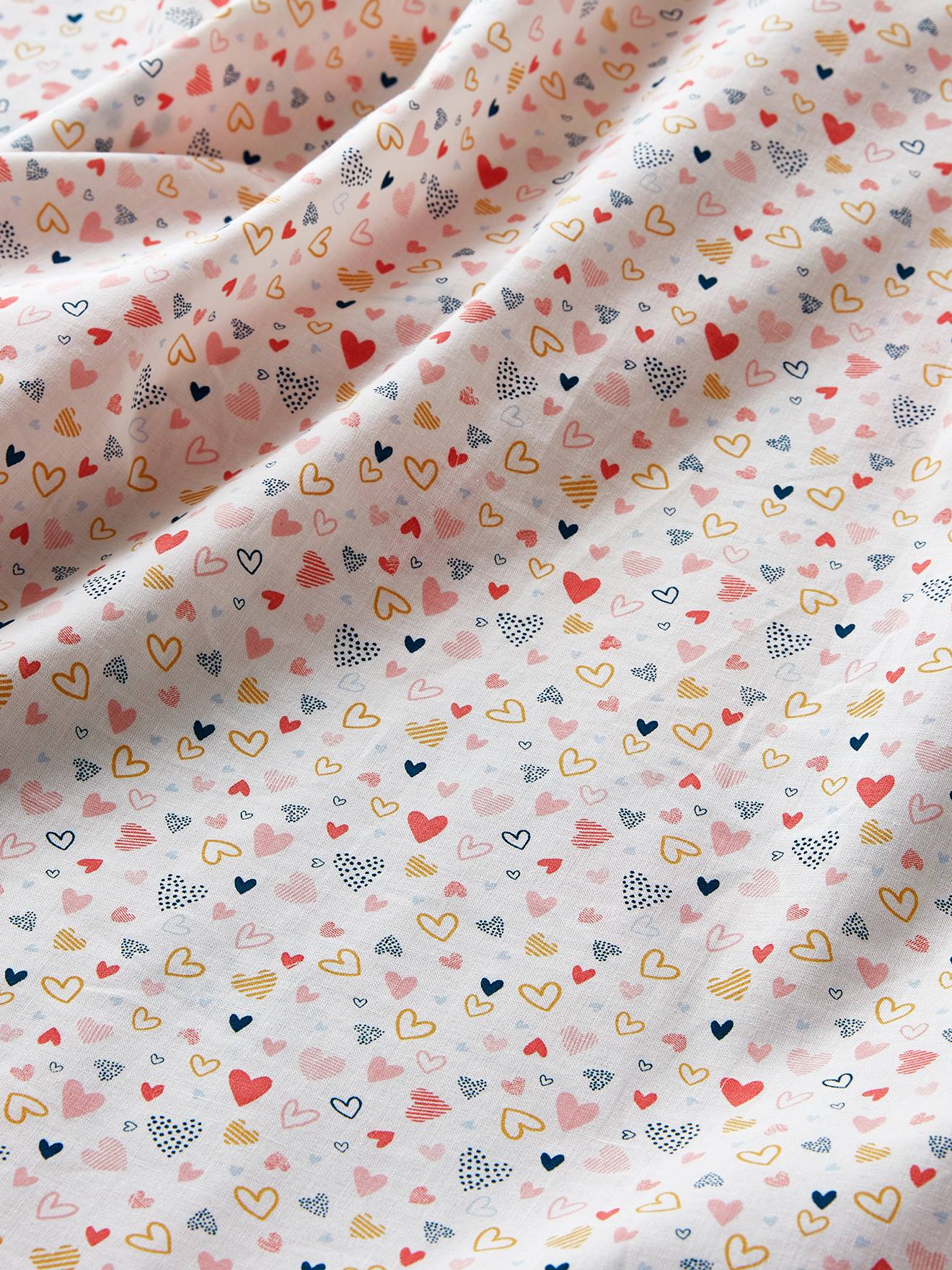 Conjunto infantil de capa de edredom e fronha, estampa Hearts in Party, modelo Basics rosa claro.