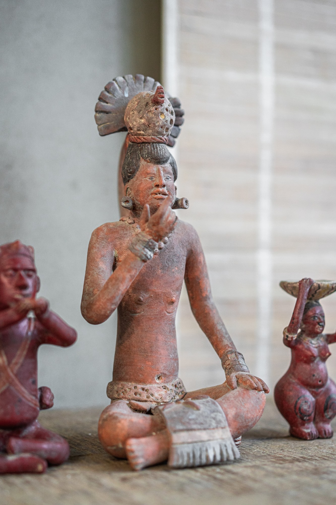 Terrakotta-Figur 'Maya', IV, sitzend, handbemalt, L 12 cm, B 12 cm, H 26 cm von fischer's lagerhaus