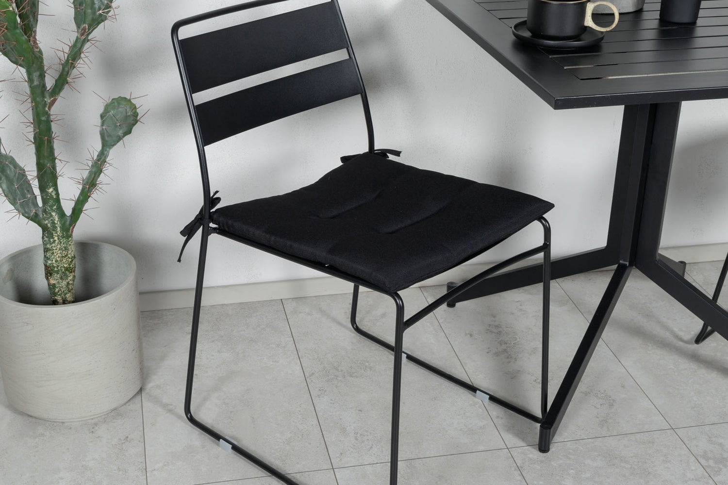 Way tuinset, tafel 70x70cm en 2 stoelen Lina, zwart. 70 x 70 x 72 cm