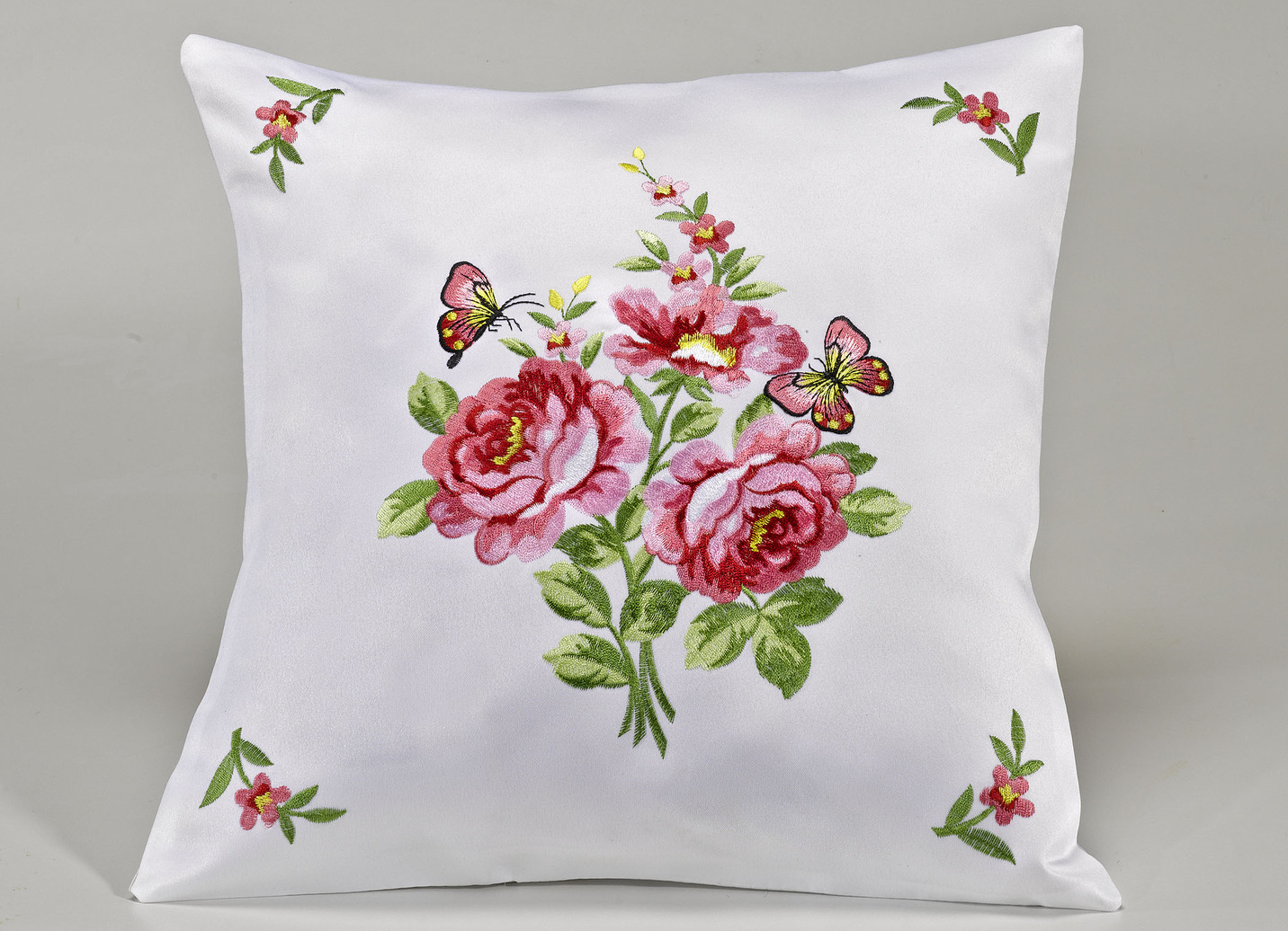 Tisch- und Raumdekoration mit Rosen-Motiven