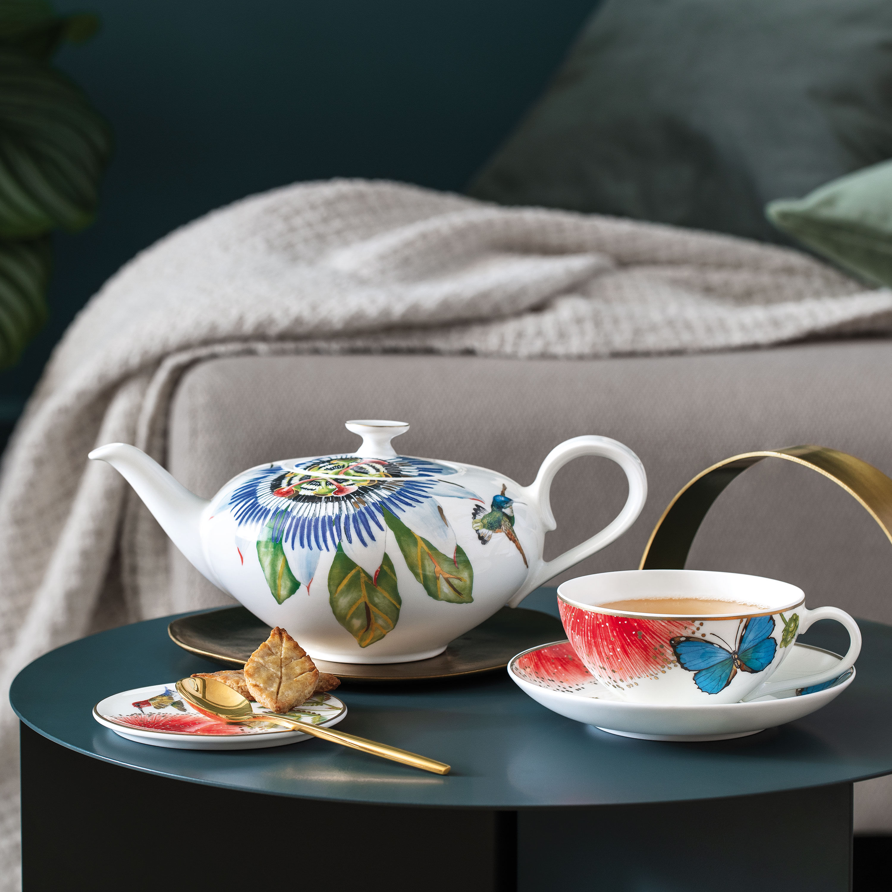 Amazonia Teapot Multi-colored, 27.1 oz, Premium Bone Porcelain