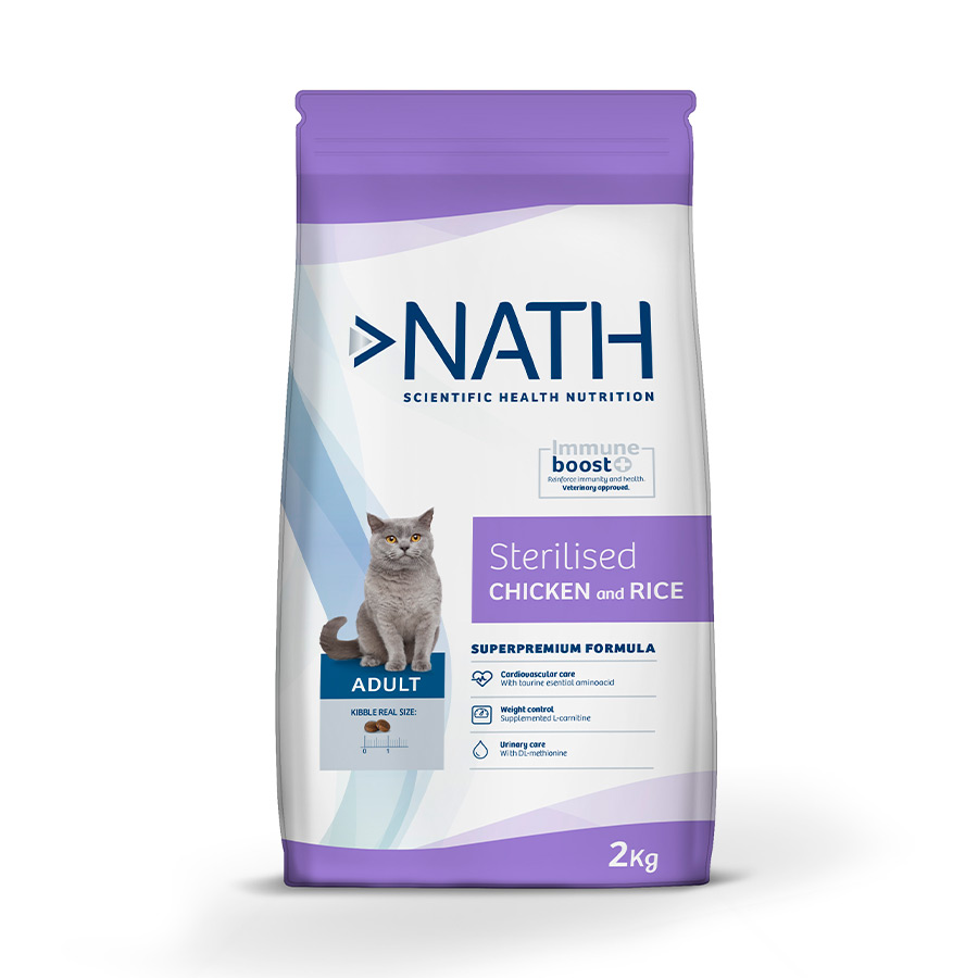 Ração esterilizada para gatos adultos Nath, sabor frango e arroz.