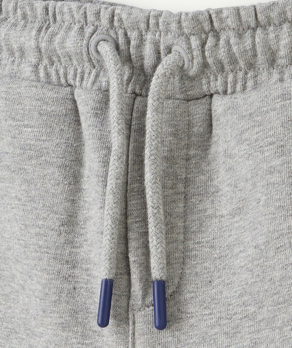 BERMUDA EN COTON GRIS GARÇON AVEC BANDES BLEUES