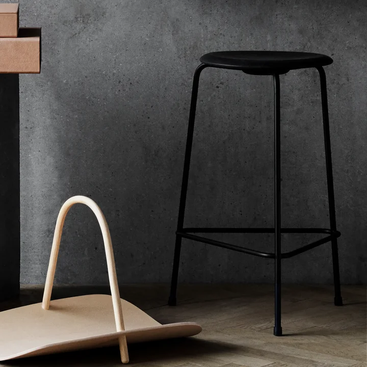 Fritz Hansen - High Dot Barhocker H 65 cm, Leder walnuss / Untergestell Chrom