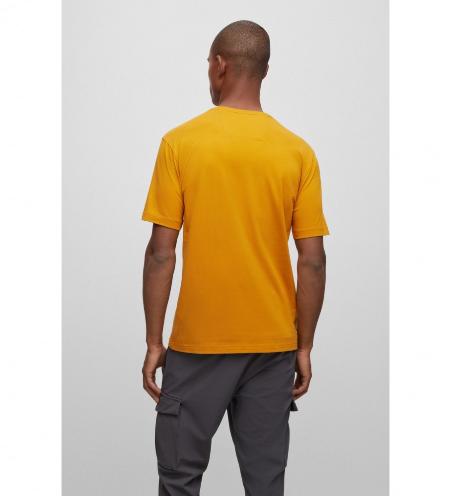 Camiseta BOSS Mostarda com Logo Refletivo